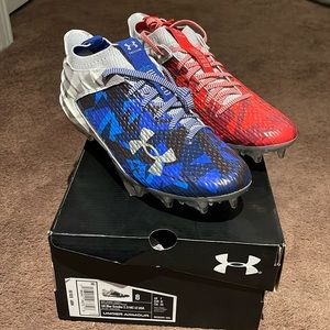 Up for sale as a pair of under armour, plastic cleats for men’s size 8